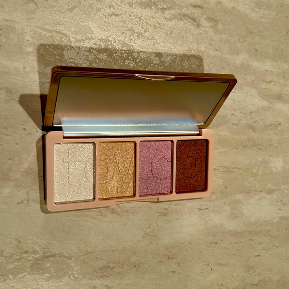 Dreamset one. The is cream, light, brown, dark, brown and pink.